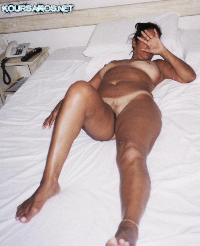 Ελληνίδα MILF σε φώτος από διακοπές! 8