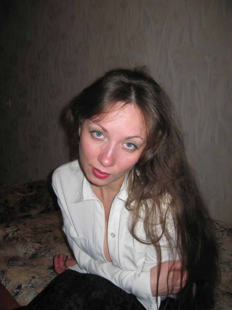 35χρονη MiLf, με μακρύ μαλλί, ποζάρει και προσπαθεί με πόνο να δώσει κωλοτρυπίδα! 8