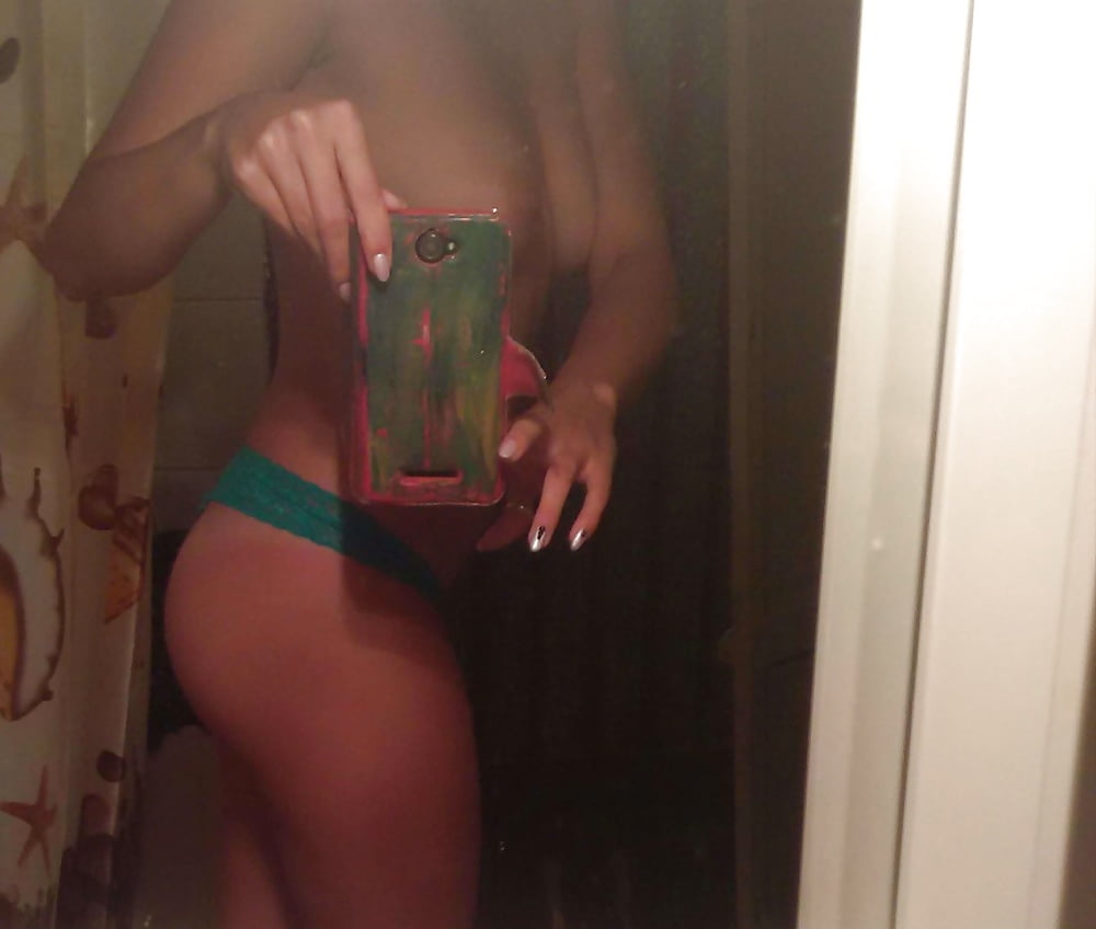 Ελληνίδα, Milfοπουτανίτσα, σε καυτές Selfies 0006