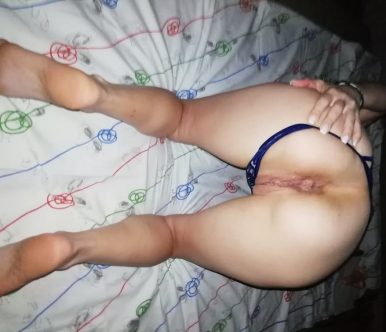 Παντρεμένη Ελληνίδα, αλλά πιστή ΜΟΝΟ στον πούτσο, ετοιμάζει τις τρύπες της!