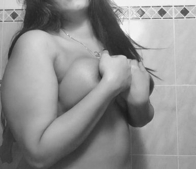 49χρονη, αφράτη, Ελληνίδα MILF, ΛΑΤΡΕΥΕΙ το ασπρόμαυρο και δεν έχει κόμπλεξ με το σώμα της!