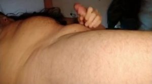 Ελληνίδα παντρεμένη, περιποιείται τον άντρα της