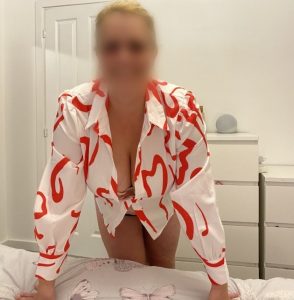 Είμαι μόνο 40, αλλά έχω μεγάλο πρόβλημα με τα βυζιά μου! Δες και θα καταλάβεις τον πόνο μου….