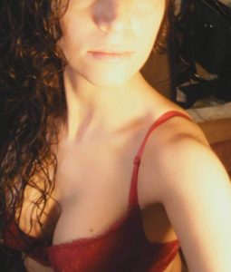 Συνήθως είμαι ανοιχτή σε όλα, αλλά εδώ σε αυτές τις SeLfies, είπα να το παίξω παρθένα!