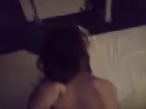 Σφυροκόπημα, δυνατό στα 4 για Ελληνίδα μουνάρα, που όταν χύνει το λέει!