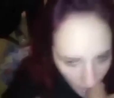 Ελληνικό ξέκωλο, ρουφάει πούτσα, προετοιμαζόμενη για παρτούζα!
