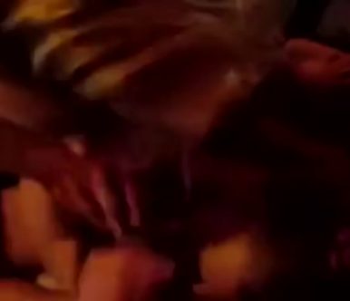 Ελληνίδα ξανθιά ρουφάει και γαμιέται