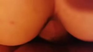 Ελληνικό πολύ κοντινό ξεκώλιασμα με χύσιμο μέσα στο κωλάντερο!