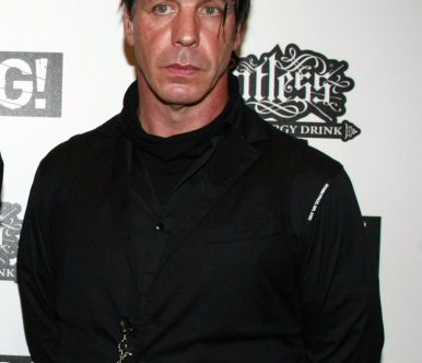 Ο τραγουδιστής των Rammstein σε ακατάλληλο βίντεο με μοντέλα!
