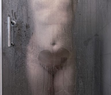 Ελληνίδα, MiLf, στέλνει αγάπη, με ένα πρωινό ντουζάκι!