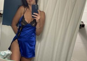 Ελληνίδα, μελαχρινή, MiLf, με καυτά βυζιά, στέλνει μερικές SeLfies. Δεν θέλει γνώμες, απλά να τον παίξετε αν καυλώσετε και τίποτα άλλο….