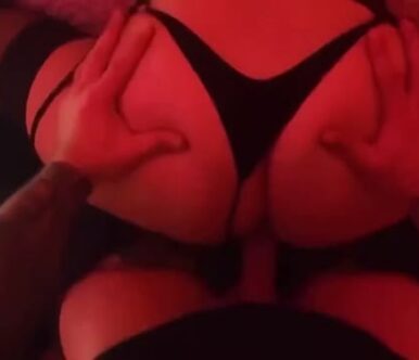 Ελληνίδα, μελαχρινή, γνωστή γαμιόλα, τον παίρνει στα 4