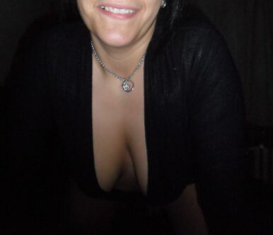 Η Νεκταρία, πιστεύει ότι είναι μια πιστή, καθημερινή, Ελληνίδα, παντρεμένη νοικοκυρά! Part-2