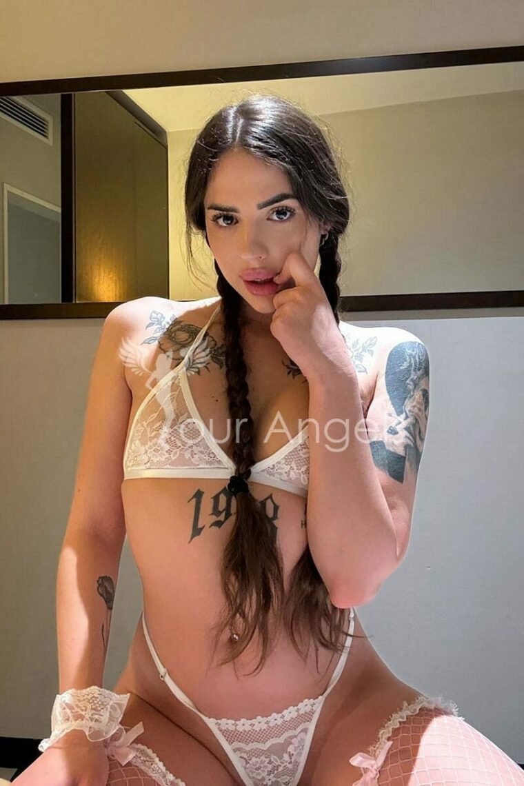 Αναστασία Μια βίζιτα που θα ήθελες να χύσεις στη μούρη