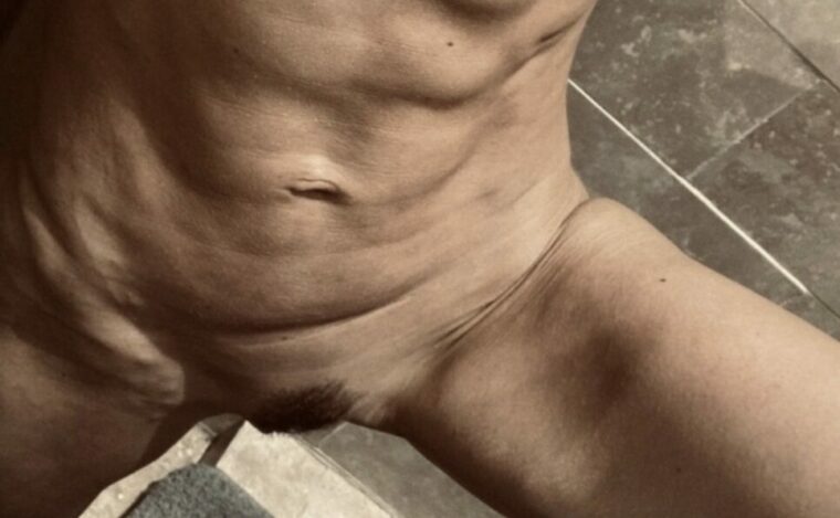 Ελληνίδα γυμνάστρια αισθάνεται άταχτη μερικές φώτος από τις περυσινές καλοκαιρίες μου διακοπές