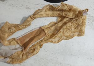 Ελληνίδα, MiLfάρα, καυλώνει με βρώμικα σχόλια! Part-3: Τα κιλοτάκια της MiLfάρας μου… Θέλει να μάθει, πιο θα γούσταρε ο καθένας σας να φοράει και να την ξεσκίζετε; Περιμένει σχόλια…