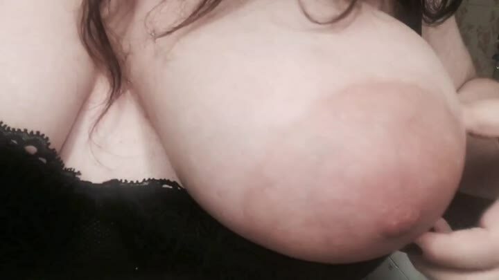 Είμαι Εύα από ένα χωριό κάπου στην Βόρεια Ελλάδα και Βαριέμαι αφόρητα Είμαι μόνη μου Βλέπω ταινίες διαβάζω πού και πού αλλά