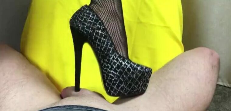 Η Κλαίρη εκτός από δασκάλα έχει βγάλει την ανωτάτη σχολή της καύλας