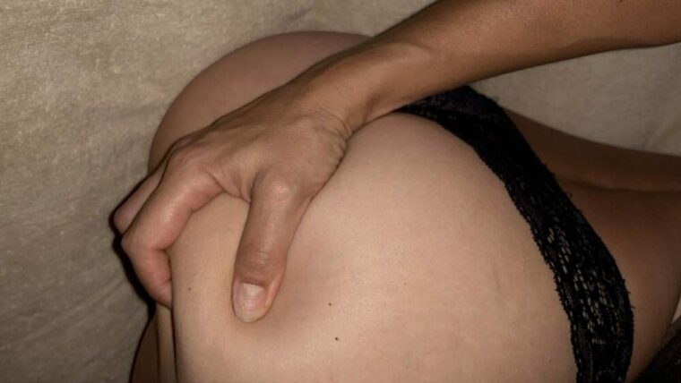 Μυστήρια Παντρεμένη Ελληνίδα σε λίγες αλλά καυτές και με νόημα φώτος